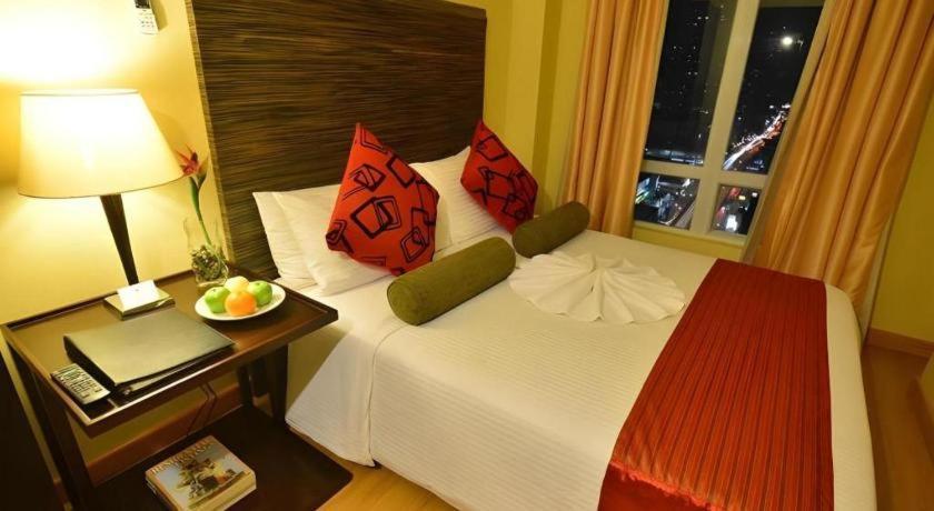 Lancaster Hotel Manila Mandaluyong Exterior photo